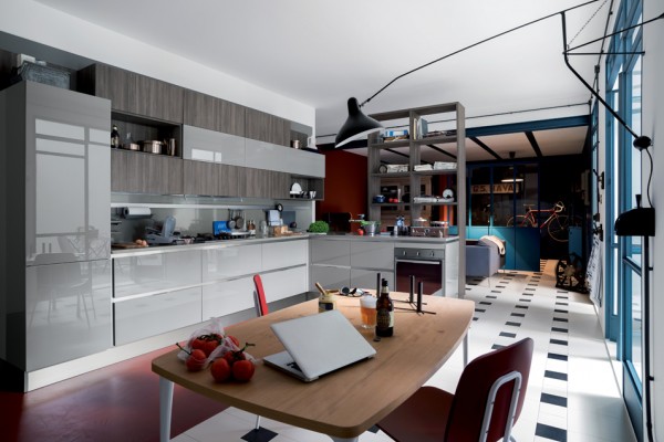 Minimal line offset by sumptuous colours.
An essential kitchen conceived in a variety of configurations and with ample scope for personalization that will encompass recherché, minimal, sumptuous or o